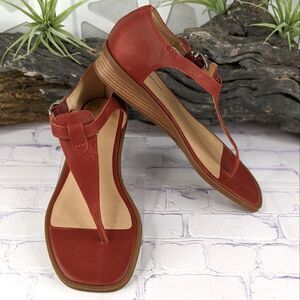 Lucky Brand Annamae Leather T-Strap Thong Sandals